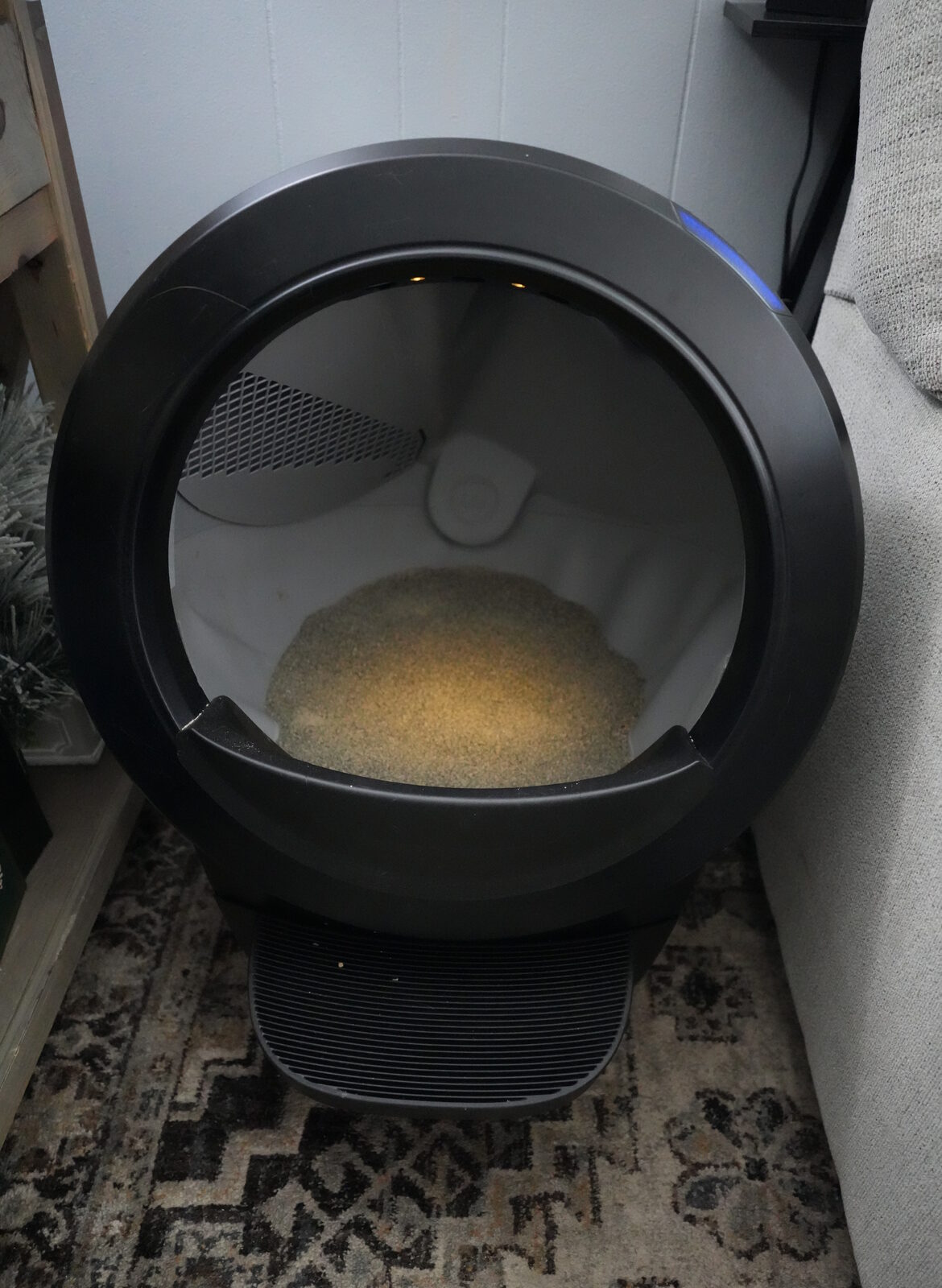 The Litter Robot 4 in a real home, the unit Felix bought instead of the 5